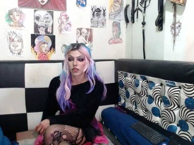 Live sex webcam photo for Lucy-Vendetta #273884465