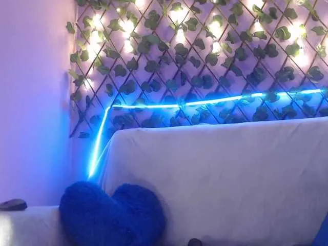 Live sex webcam photo for Lucy-star #273432020