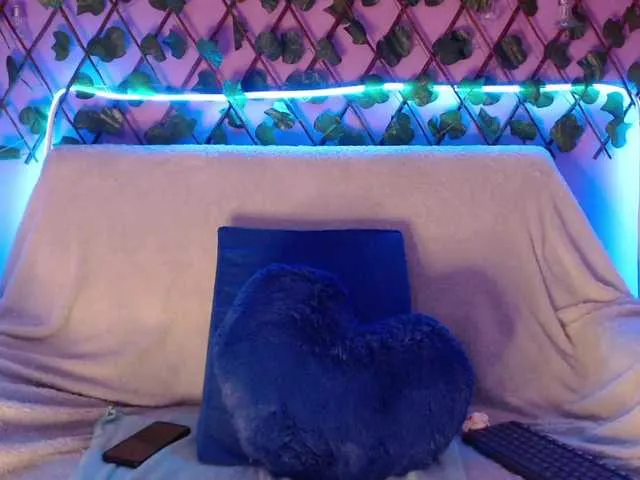 Live sex webcam photo for Lucy-star #273508869