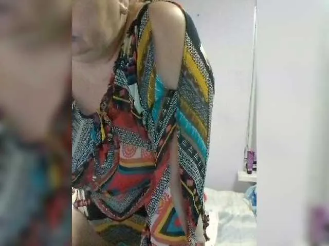Live sex webcam photo for LucyAlexis #294248205