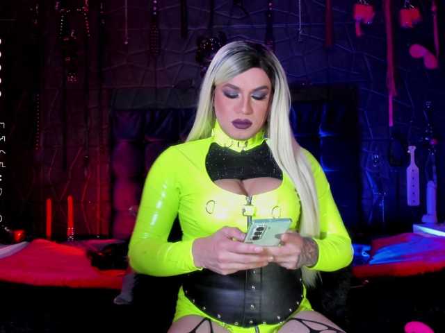 Live sex webcam photo for LucyJener #290739353