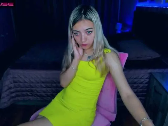 Live sex webcam photo for LucyJucy #275445523