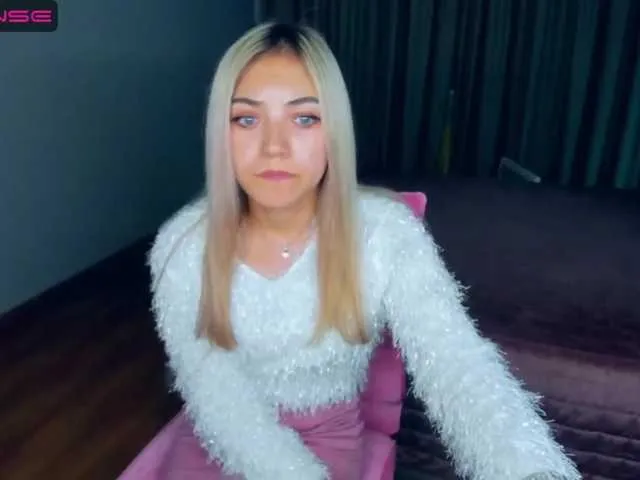 Live sex webcam photo for LucyJucy #275465378