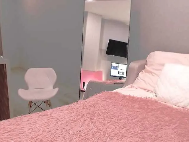 Live sex webcam photo for LucyLiu #291657388