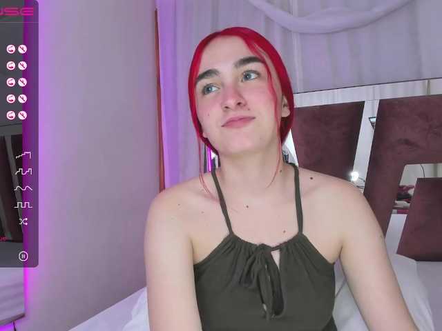 Live sex webcam photo for LucyPetite #271887100