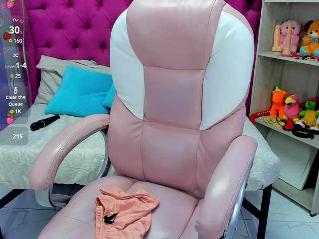 Live sex webcam photo for LucySmiit #290295131