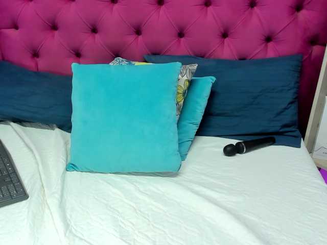 Live sex webcam photo for LucySmiit #290469603