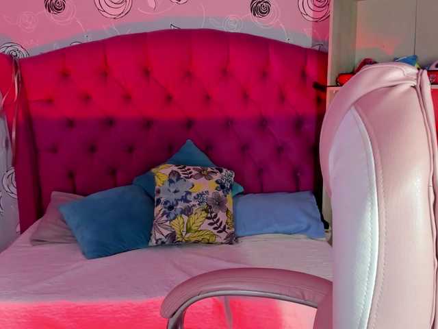 Live sex webcam photo for LucySmiit #290490815