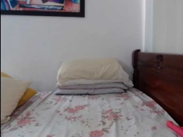 Live sex webcam photo for Lucypalmax #291193201