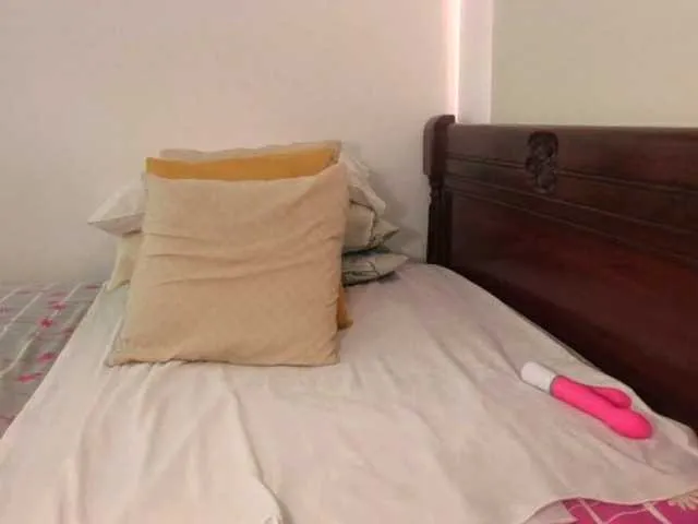 Live sex webcam photo for Lucypalmax #291596865