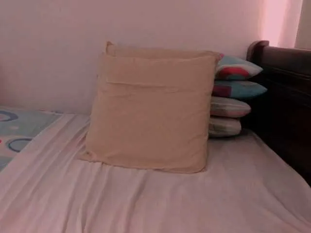 Live sex webcam photo for Lucypalmax #292296526