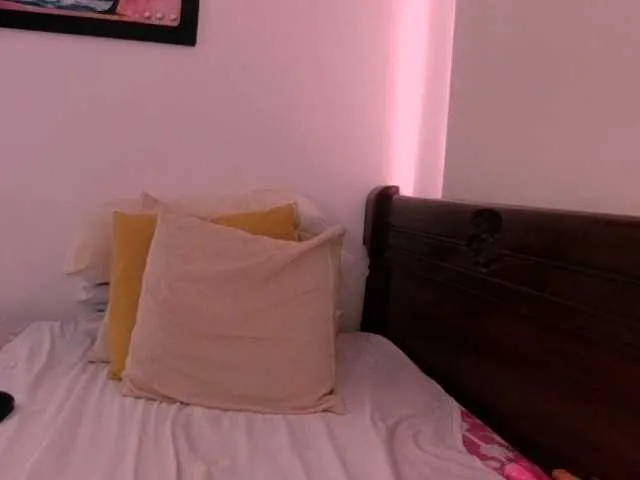 Live sex webcam photo for Lucypalmax #292336451