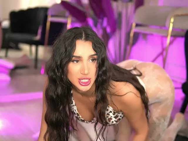 Live sex webcam photo for LucyxRios #291517861