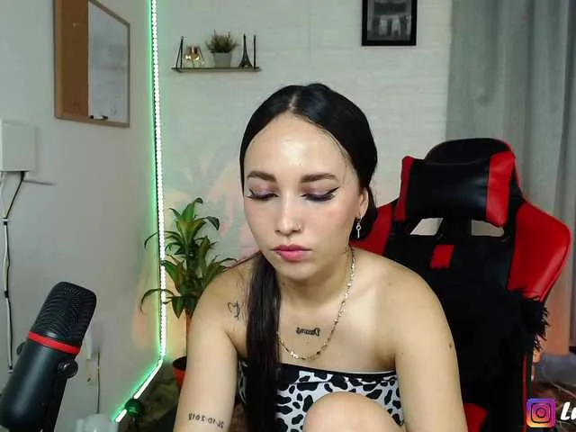 Live sex webcam photo for Lucyy-Rose #290656122