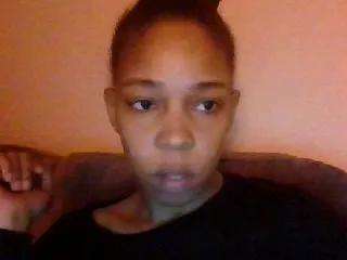 Live sex webcam photo for Luicy #208380649