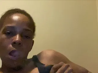 Live sex webcam photo for Luicy #219559496