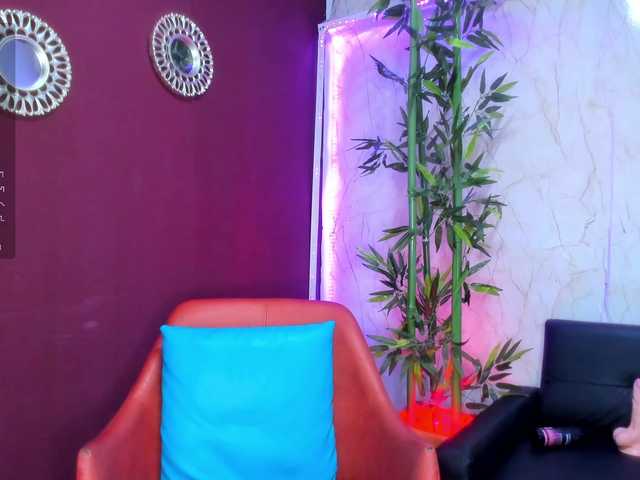 Live sex webcam photo for Luisa-Martinez #277451196