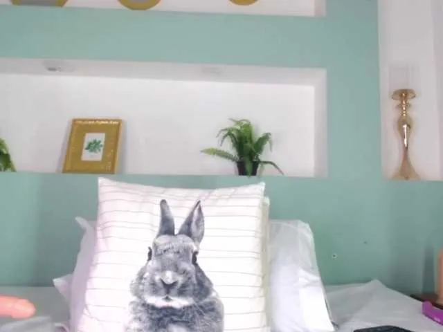 Live sex webcam photo for LuisaBrown1 #274263799