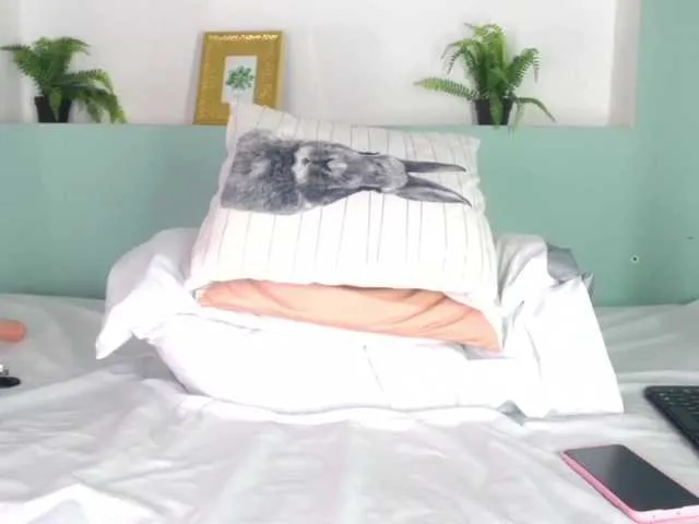 Live sex webcam photo for LuisaBrown1 #274275791