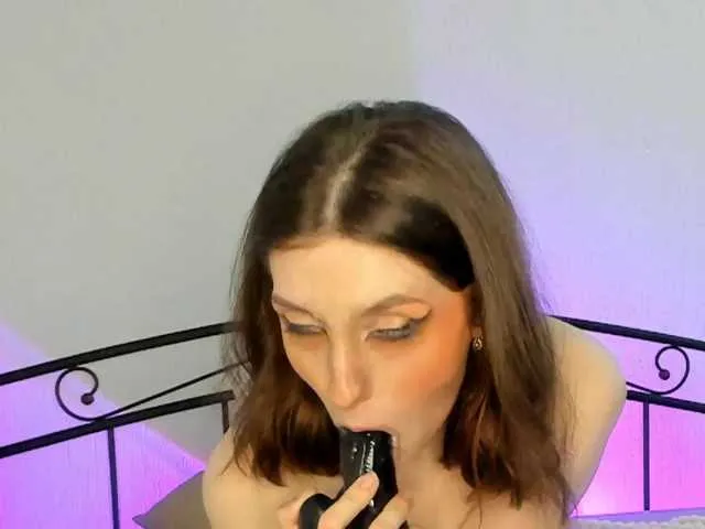 Live sex webcam photo for LuisaWattson #273540938