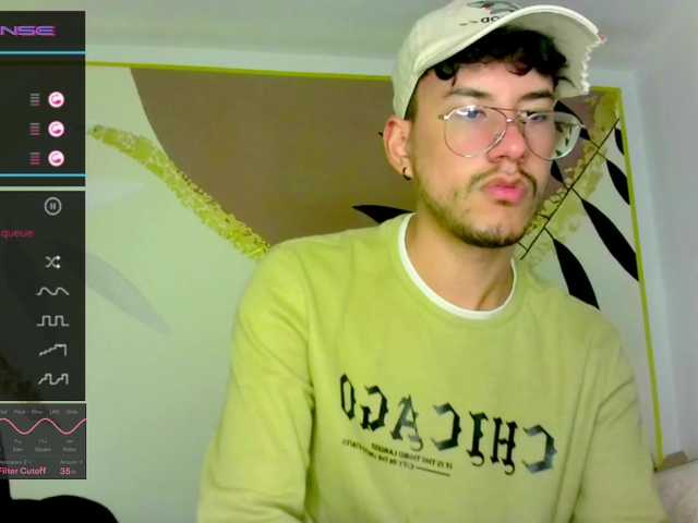 Live sex webcam photo for LuisyDenil #290931269