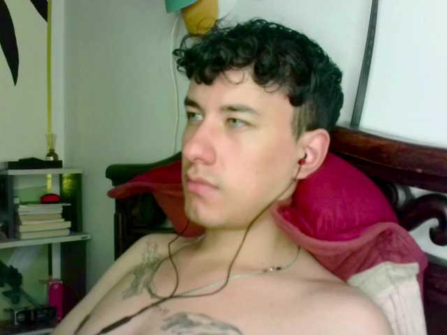 Live sex webcam photo for LuisyDenil #291017705