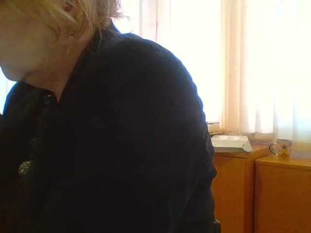 Live sex webcam photo for Luiziana111 #272239592