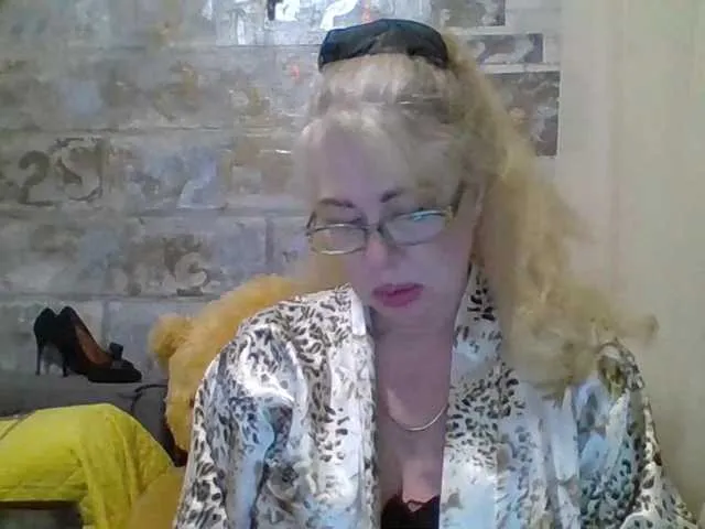 Live sex webcam photo for Luiziana111 #272745289