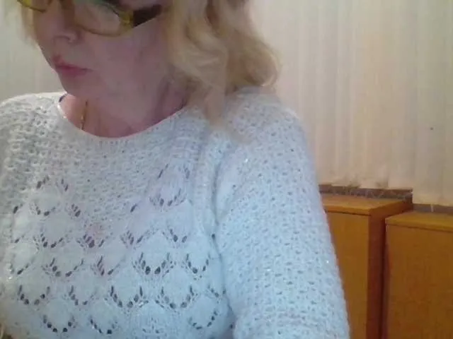 Live sex webcam photo for Luiziana111 #272779864