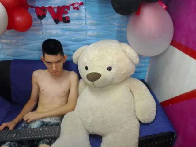 Live sex webcam photo for Lukas-montreal #277951420