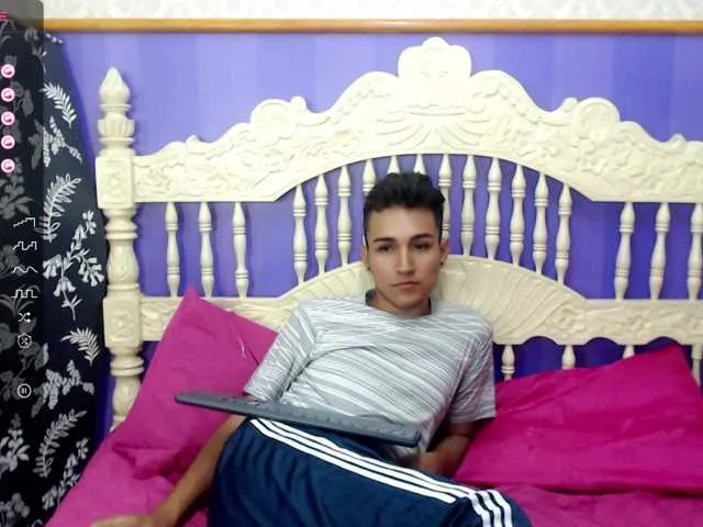 Live sex webcam photo for LukasAndNathan #276074727