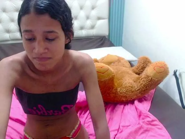 Live sex webcam photo for Lulu-Ashley-Tatiana #292258523