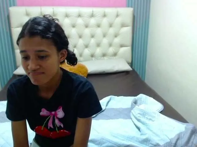 Live sex webcam photo for Lulu-Ashley-Tatiana #292280083