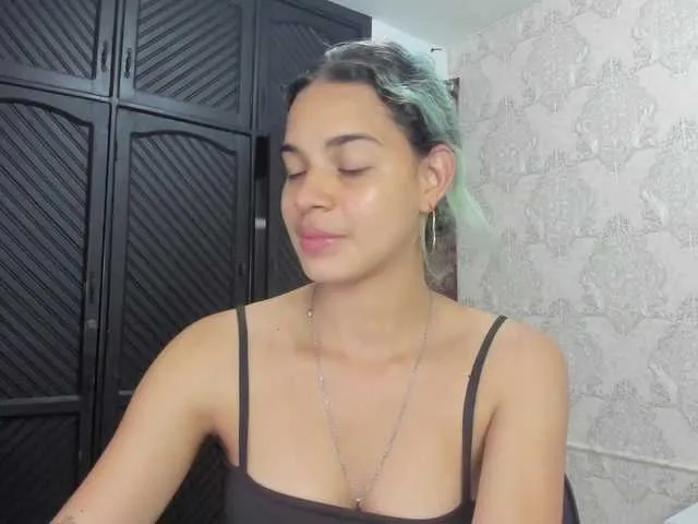 Live sex webcam photo for Luna--99 #275529069