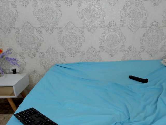 Live sex webcam photo for Luna--99 #275642941