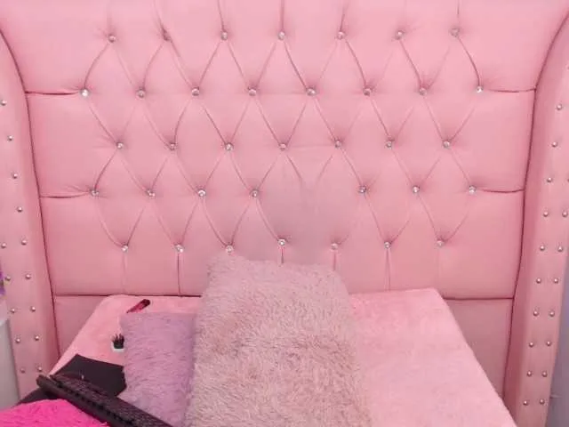 Live sex webcam photo for Luna-Hot95 #273116909