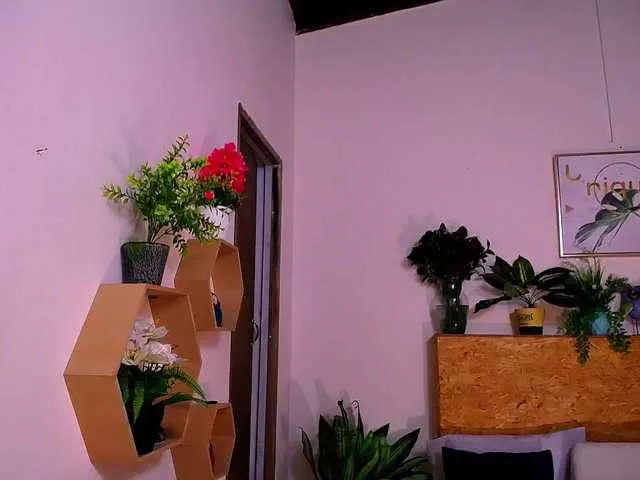 Live sex webcam photo for Luna-bm #272483953