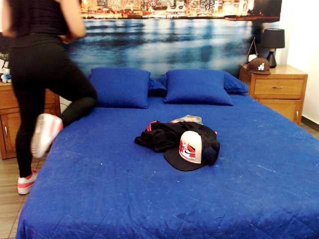 Live sex webcam photo for LunaAndMalory #275523903