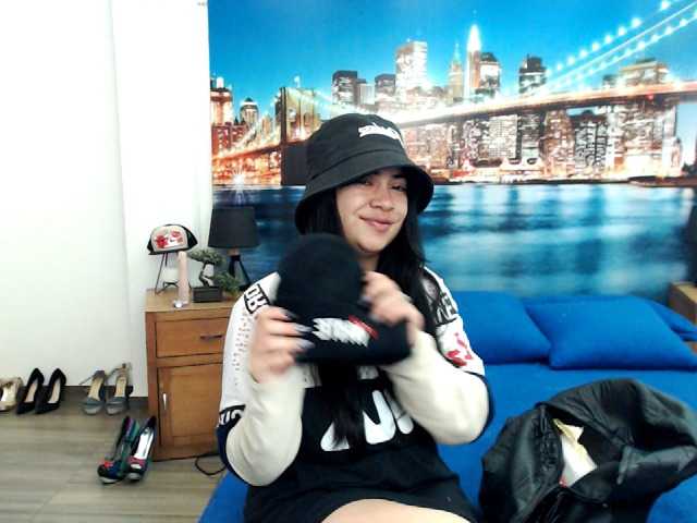 Live sex webcam photo for LunaAndMalory #275542842