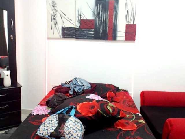 Live sex webcam photo for LunaAndMalory #276072955