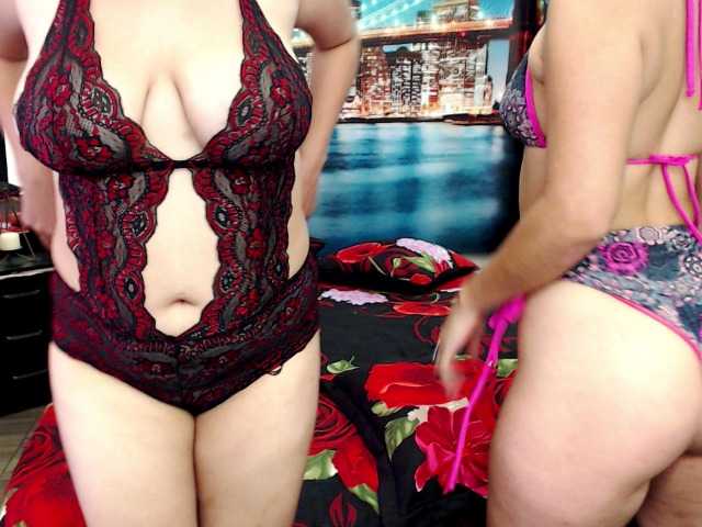 Live sex webcam photo for LunaAndMalory #276759791