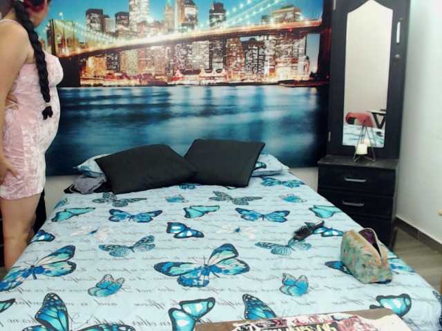 Live sex webcam photo for LunaAndMalory #277236846