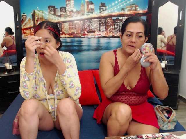 Live sex webcam photo for LunaAndMalory #277381078