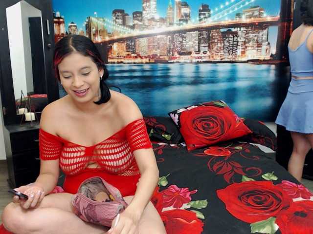 Live sex webcam photo for LunaAndMalory #277837180