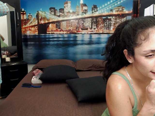 Live sex webcam photo for LunaAndMalory #277913046