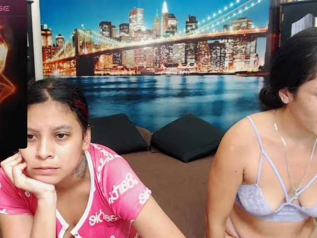 Live sex webcam photo for LunaAndMalory #278025275