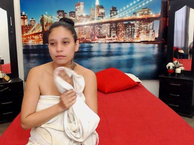 Live sex webcam photo for LunaAndMalory #278165741