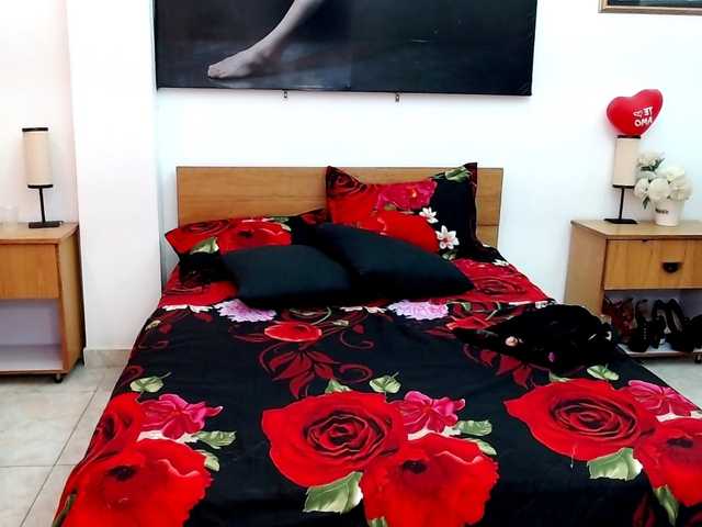 Live sex webcam photo for LunaAndMalory #291185035