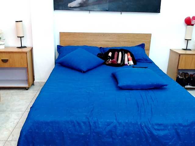 Live sex webcam photo for LunaAndMalory #291384796