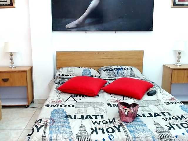 Live sex webcam photo for LunaAndMalory #291900644